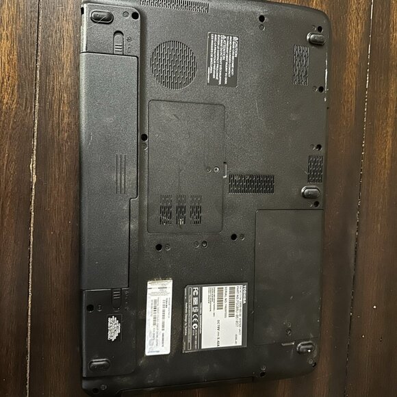 Toshiba Satellite PSC08U-061037 for parts only - Picture 3 of 8